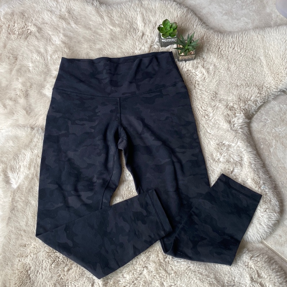 Lululemon Leggings Cropped Capri Camo Black Gray Athleisure Yoga Running